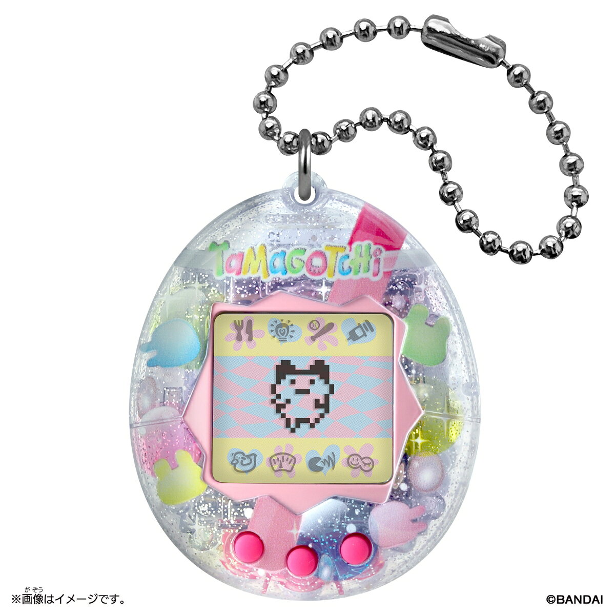 初代「たまごっち」と「新種発見!! たまごっち」の欧米版、『Original Tamagotchi』シリーズより、「Original Tamagotchi Sparkle Boba」が発売！自分らしい一番のデザインを見つけよう！カラフルなソーダドリンクをイメージしたデザインがかわいいOriginal Tamagotchiです。まめっちたちが育成できるGEN1プログラムを搭載しています。ごはんをあげたり、うんちを流したり、病気を治したり…というお世話はもちろん、しつけをしたり、ミニゲームで遊んだり！育て方しだいでいろいろなたまごっちに成長します。ボールチェーンで服やバッグなどに取りつけて、ファッションアイテムとして持ち歩くことができます。※本商品のプログラムには一部英語の表記が含まれます。※バンダイでは液晶画面用の保護シートは販売しておりません。※画像はイメージです。［セット内容］・Original Tamagotchi…1・取扱説明書…1［使用電池］CR2032×1（付属）※セットされている電池はテスト用です。（本商品のセット内容以外は付属しません。）【対象年齢】：6才〜
