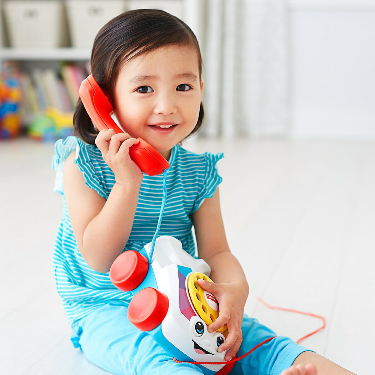 フィッシャープライス(fisher price)　チャターフォン 赤ちゃん・幼児のおもちゃ 引っ張る プルトイ 電話 ダイヤル式 知育 アクティビティ玩具 1歳から カラフル FGW66