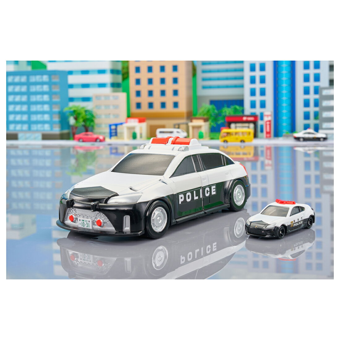 トミカビークルタウン 変形パトロールカー（トミカ付き）