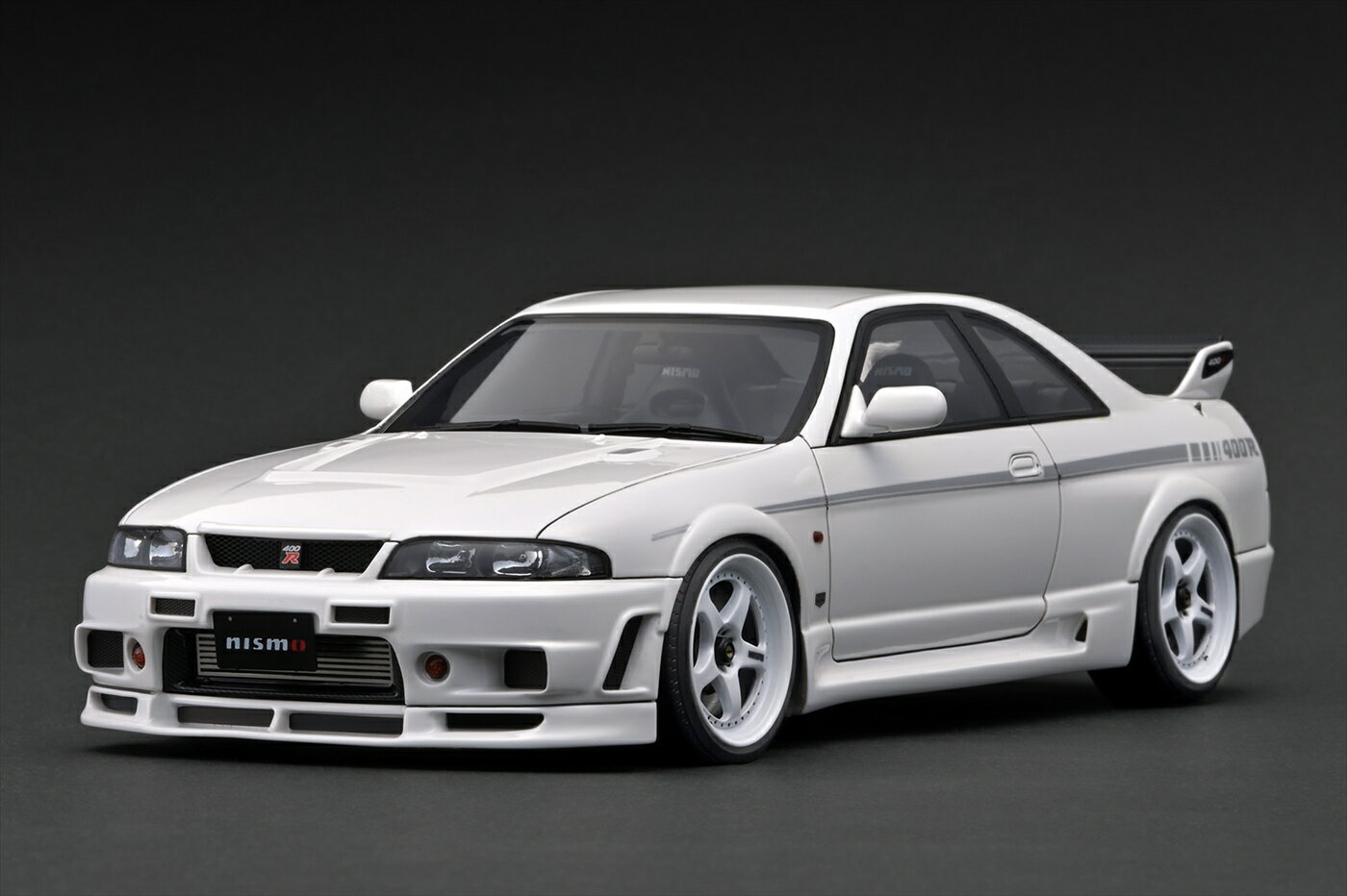 NISMO 400R (BCNR33) White (1/18 Scale) 【IG3653】 (ミニカー)