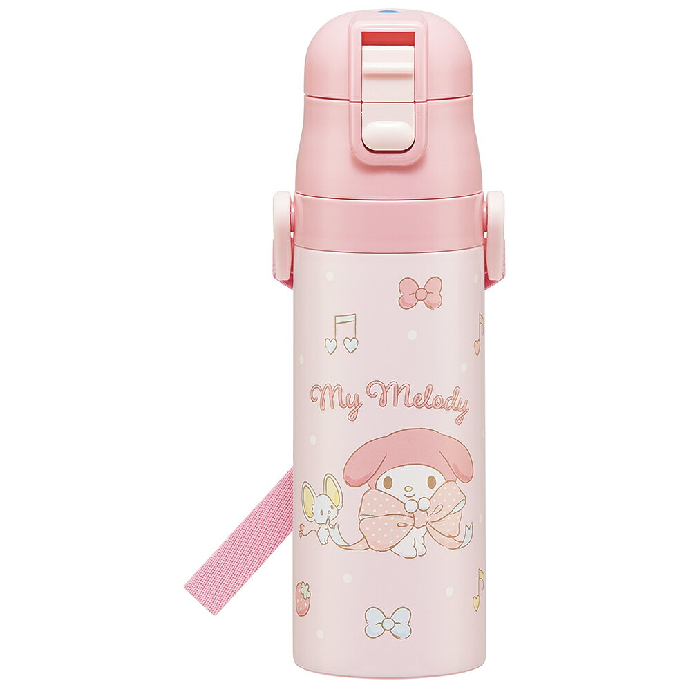 【商品詳細】ワンプッシュオープンで、飲みたい時に"サッ"と飲めるステンレスボトル☆

ネームプレート付きのショルダーベルト。
真空二層構造なので、保冷効果が長持ち♪

※火傷の恐れがありますので熱い飲み物を入れないでください。


・ワンプッシュで簡単オープン
・誤作動でキャップの開閉を防ぐロック機能付き
・ダイレクトでそのまま飲めるキャップユニット
・飲む時にキャップの戻りを防ぐロック設計
・氷が入れやすい広口タイプ


【商品サイズ】
約　直径68mm×高さ230mm
容量：470ml

【品質表示】
内びん、口がね：ステンレス鋼
胴部：ステンレス鋼（アクリル塗装）
キャップ：飽和ポリエステル（PET樹脂）
フタ：ポリプロピレン
パッキン：シリコーン
底板：エラストマー樹脂

保冷効力：8度以下（6時間）

※電子レンジ、食洗機、乾燥機には使用しないでください。【商品サイズ (cm)】(幅×高さ×奥行）：6.8×2.3×6.8