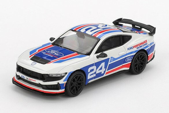 1/64スケールで新旧スポーツカーやレーシングカーを精密にモデル化しているMINI GTの新作として、フォードマスタング「ダークホース」が登場。
ダークホースは5リッターV8エンジンを搭載し、サーキット走行も難なくこなすハイパワーマシンで、マスタングの頂点に位置するモデル。
バンパーやエアロパーツの独特なデザインなど、ワイド＆ローな外観も迫力たっぷりです。
アメリカにあるFord Performance Racing Schoolにて使用されているデザインです。

パッケージサイズ: 約 W100 x D45 x H35 (mm)
素材:ダイキャスト

※メーカー都合により大幅な発売延期や発売中止が発生する場合がございます。予めご了承ください。
※こちらの商品には「チェイスカー（限定色）」が封入されている場合がございます。商品はランダムにお届けするためカラーはお選びいただけません。

・ホビー系商品についての諸注意
メーカー都合により発売の大幅な延期が発生する可能性がございます。
予約商品についてはメーカーから順次入荷次第の発送となります。メーカー公表の発売日とは異なる場合がございますのでご了承ください。【対象年齢】：