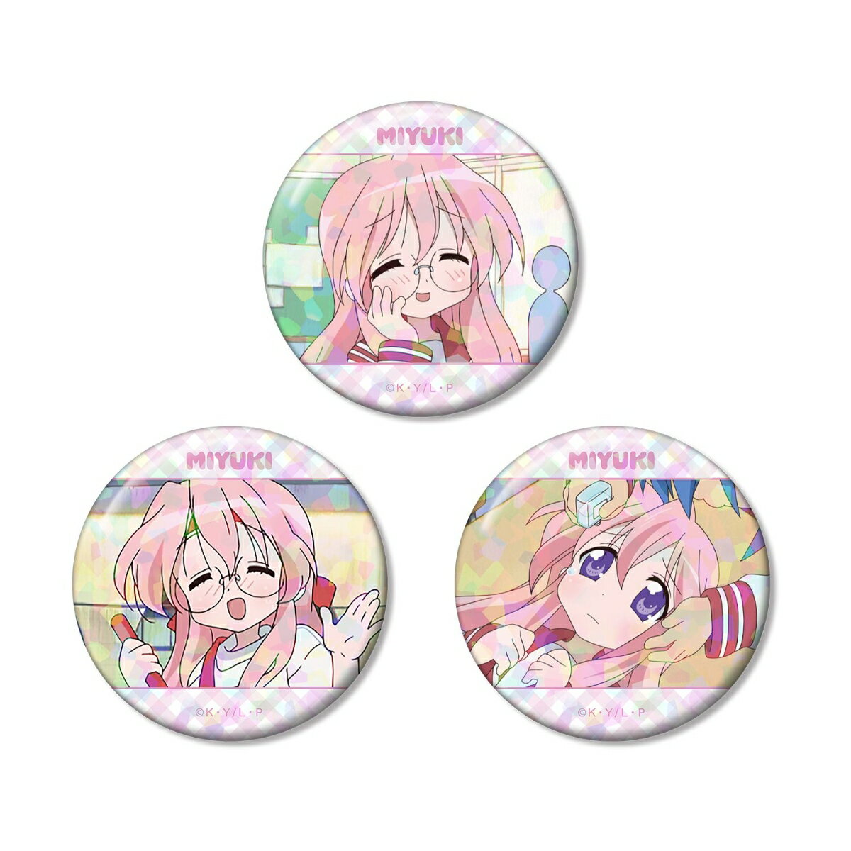 TVアニメ『らき☆すた』より、ホログラム缶バッジ3個セットの登場です。
高良みゆきの印象的なシーンをホログラム加工を施した缶バッジ3個セットに仕上げました。
カバンや小物につけたり、お部屋に並べて飾ったり、キャラクターとの日常をお楽しみください。

素材：紙、ブリキ
サイズ：（約）直径56mm
※製造・梱包過程において、細かい傷が生じる可能性がございますこと、ご了承ください。

※ 商品画像は監修中のため、デザインが変更になることがございます。予めご了承ください。

※ 商品の素材、サイズ、原産国などの仕様は予告なく変更になる場合がございます。