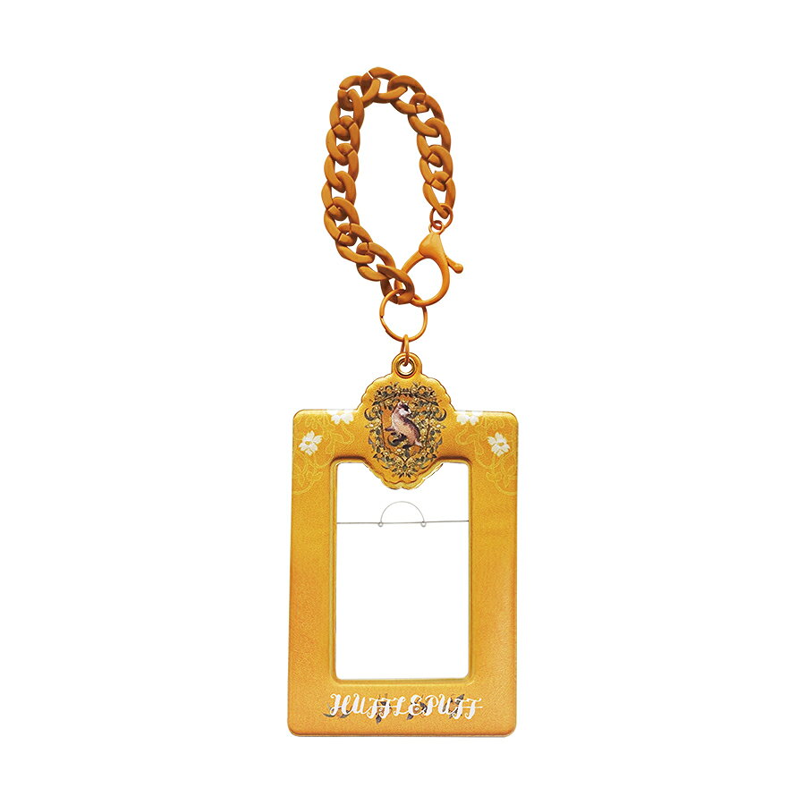 「ハリー・ポッター（Magical World）」のカードホルダー（ハッフルパフ）です。収納可能サイズ：約9×6．7cm以内【対象年齢】：6歳以上【商品サイズ (cm)】(幅×高さ×奥行）：8.5×14.3×1
