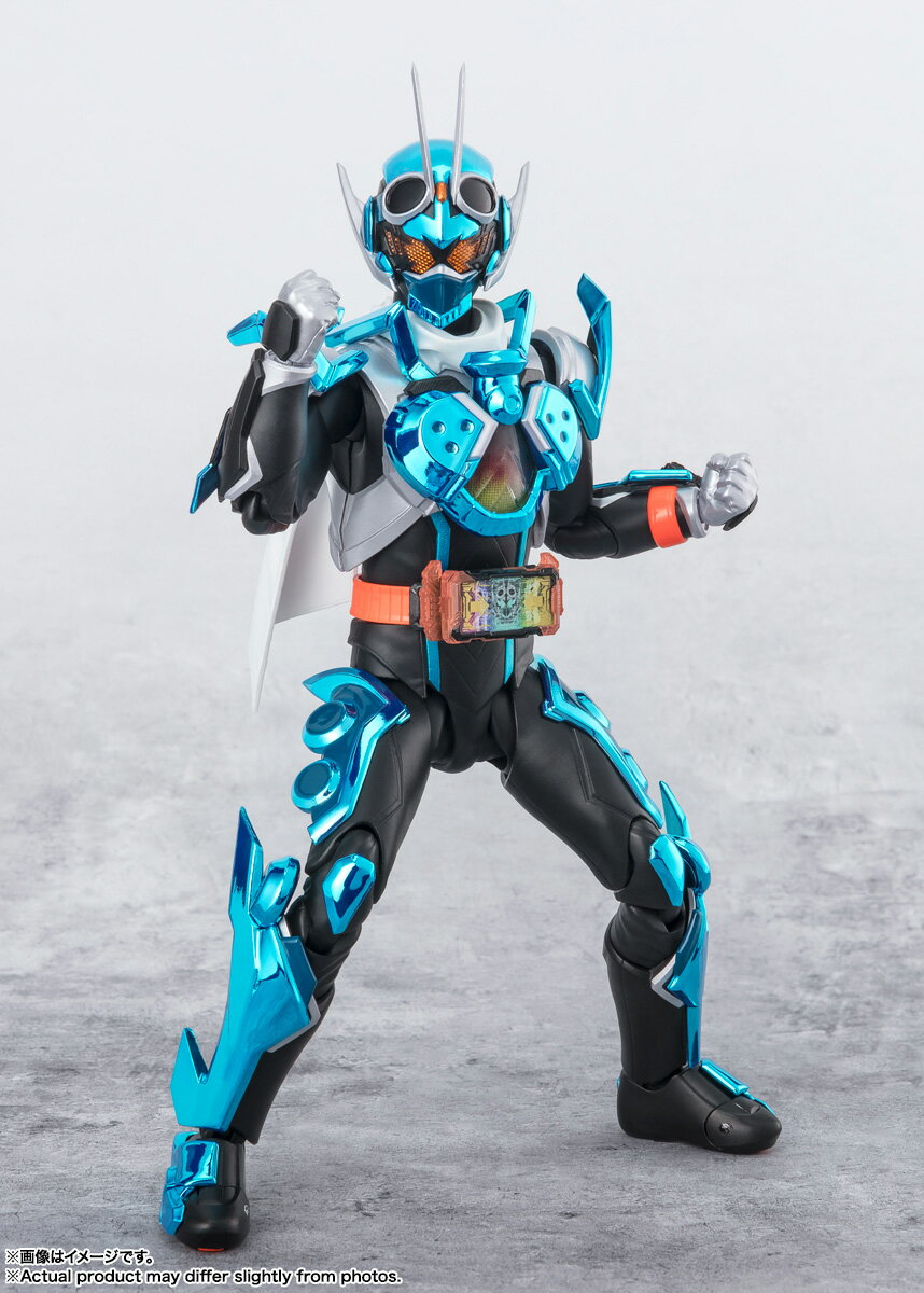 『仮面ライダーガッチャード』より「仮面ライダーガッチャードスチームホッパー」がS.H.Figuarts に登場！S.H.Figuartsに「仮面ライダーガッチャードスチームホッパー」が登場！輝くボディイメージを令和仮面ライダーシリーズ初となるメッキ加工にてリアルに表現！胸部分の炎やガッチャードライバーも細やかに再現し、劇中さながらのプロポーションでポージングが楽しめる。ガッチャージガンが付属。【対象年齢】：15歳〜