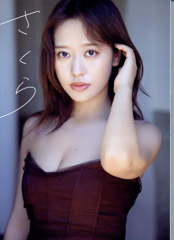 【中古】 モーニング娘。'16 小田さくら ファースト写真集 『 さくら模様 』 / 西田 幸樹 / ワニブックス [大型本]【ネコポス発送】
