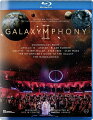 すべてのSFファンに捧げる壮大なコンサート「GALAXYMPHONY」第2弾がリリース！
『スター・ウォーズ』シリーズをはじめ、SF映画の名作音楽集

デンマーク国立交響楽団による大好評のシリーズ。第1弾はゲーム・ミュージックの祭典『Gaming in Symphony』、第2弾はSF映画の名作音楽集『GALAXYMPHONY』、第3弾は、ファンタジー映画やドラマの音楽を取り上げた『FANTASYMPHONY』、第4弾はスパイ映画音楽を集めた『Agents are Forever』。第5弾は、ハリウッド黄金期のモノクロ映画の名曲を集めた『Divas & Diamonds』。そしてサスペンス、スリラー、ミステリーなど恐怖映画の音楽を集めた第6弾と若い世代を中心に絶大な人気を誇っています。
　今回は、アカデミー賞を受賞した映画から世界的に大ヒットしたSF映画音楽を集めた『Galaxymphony』の続編『Galaxymphony II』。『スター・ウォーズ』シリーズをはじめ、『未知との遭遇』『アポロ13』『ゼロ・グラビティ』『ブレードランナー』『アバター』『フィフス・エレメント』『インターステラー』など革新的な特殊効果、ドラマチックな音楽が印象的なSF映画の名作が目白押しです。
　ジョン・ウィリアムズは誰もが認める史上最高の映画音楽家であり、『スター・ウォーズ』のサウンドトラックは伝説的な作品。『帝国のマーチ』は最も有名なオーケストラ作品のひとつであり、ショパンの『舟歌』やホルストの『惑星』を引用していることから、クラシック音楽が映画音楽に影響を与えた好例といえ、本盤にも『スター・ウォーズ』シリーズを語る上で欠かせない楽曲が多く収録されています。
　『シュラウディッド・ディスティニー』は、デンマークの作曲家ペーター・デューの音楽を用いて制作されたスター・ウォーズのファン映画。
　『アバター』の『アイ・シー・ユー（I See You)』は劇版ではレオナ・ルイスによって美しく歌われていますが、ここではトゥーヴァ・セミングセンがソウル・フルな歌声で会場を盛り上げています。
　本公演でのオーケストレーションは、映画のサウンドトラックのオリジナル・オーケストレーションに基づいています。（輸入元情報）


【収録情報】
『ギャラクシンフォニー2〜ギャラクシンフォニーの逆襲』

● 映画『未知との遭遇』〜オープニング／未知なる輝き
　監督・脚本：スティーブン・スピルバーグ
　音楽：ジョン・ウィリアムズ

● 映画『アポロ13』交響的組曲
　監督：ロン・ハワード
　音楽：ジェームズ・ホーナー

● 映画『インターステラー』組曲
　監督：クリストファー・ノーラン
　音楽：ハンス・ジマー

● 映画『ブレードランナー』〜レイチェルズ・ソング
　監督：リドリー・スコット
　音楽：ヴァンゲリス

● 映画『エイリアン3』〜レント
　監督：デヴィッド・フィンチャー
　音楽：エリオット・ゴールデンサール

● 映画『007 ムーンレイカー』
　監督：ルイス・ギルバート
　音楽：ジョン・バリー

● 映画『スタートレック：ファーストコンタクト』エンド・クレジット
　監督：ジョナサン・フレイクス
　音楽：ジェリー・ゴールドスミス

● 映画『ゼロ・グラビティ』
　監督：アルフォンソ・キュアロン
　音楽：スティーヴン・プライス

● 映画『銀河ヒッチハイク・ガイド』〜イルカ
　監督：ガース・ジェニングス
　音楽：ジョビィ・タルボット

● 映画『アバター』〜アイ・シー・ユー
　監督：ジェームズ・キャメロン
　音楽：ジェームズ・ホーナー

● 映画『オデッセイ』組曲
　監督：リドリー・スコット
　音楽：ハリー・グレッグソン＝ウィリアムズ

● 映画『スター・ウォーズ／フォースの覚醒』〜レイのテーマ
　監督：J.J.エイブラムス
　音楽：ジョン・ウィリアムズ

● 映画『シュラウディッド・ディスティニー』スター・ウォーズ・ロング・テイル〜エピファニー（デンマーク・オリジナル）
　監督：ダニエル・シュティエ
レーベル : Euroarts
色彩 : カラー
画面サイズ : ワイドスクリーン
リージョンコード : ALL
組み枚数 : 1

Powered by HMV