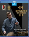 ティーレマン＆ウィーン・フィル
ブルックナー生誕200年記念プロジェクト『ブルックナー11／Bruckner 11』遂に完成！
最後は、第4番『ロマンティック』と未完の第9番

2024年のブルックナー生誕200年に向けたティーレマン＆ウィーン・フィルによるプロジェクト『ブルックナー11／Bruckner 11』。「C major」の映像によるブルックナー交響曲全集は、第5交響曲、そして『習作交響曲』と呼ばれているヘ短調 WAB99とニ短調 WAB100をウィーン・フィル史上初めて演奏・収録した第1弾。ウィーン稿を使用した第1番と2021年8月のザルツブルク音楽祭で演奏された第7番を収録した第2弾。第3弾は、2019年にウィーン楽友協会で収録された第2番と第8番。そして交響曲中もっとも改訂稿の多い第3番と唯一改訂されていない第6番という組み合わせでリリースされた第4弾。今回発売されるシリーズ最後となる第5弾は、ともにザルツブルク音楽祭で演奏された第4番と第9番を収録したディスクです。
　『ロマンティック』という副題や、長大すぎない演奏時間であることから、ブルックナーの9曲の交響曲の中で最も人気の高い交響曲第4番。ティーレマンは、ブルックナーの最終イメージに最も近いと評価されているハース版第2稿で演奏。遅めのテンポで一音一音丁寧に紡ぎだされるブルックナーの世界を描き出しています。
　そしてブルックナー最後の交響曲で、フィナーレの第4楽章を作曲途中で作曲家自身が亡くなったため、未完に終わった交響曲第9番。ブルックナーのもとに残された第4楽章の自筆譜には、さまざまな段階のスケッチが存在しており、それを素材として、フラグメントとして演奏するか、あるいは補筆完成して演奏するというような指揮者もいますが、ティーレマンはこのように述べています。
「このままで良いと思います。足りない部分はあるのでしょうか？ 確かに補筆完成の取り組みは良いですが、第3楽章まで素晴らしい演奏が行われ、完全な静寂の中に消えていくのも悪くはありません。いえ、とても良いことでしょう。若い頃に聴いたカラヤン指揮ベルリン・フィルの演奏の感動的な沈黙を忘れることが出来ません。」
　そして一連のウィーン・フィルとのブルックナーの演奏・収録については、「ベートーヴェンの交響曲のチクルスや、ワーグナー『リング』の演奏ように、過去に遡って自身の学んできたことを思い出し、新しい視座を与えてくれるものでした。そして聴衆はブルックナーと共に、彼の長年にわたる創作の発展を体感することができるでしょう。それをウィーン・フィルと取り組めて本当に幸運でした。」（輸入元情報）


【収録情報】
ブルックナー：
1. 交響曲第4番変ホ長調 WAB104『ロマンティック』（1880年第2稿　ハース校訂、1936年出版）
2. 交響曲第9番ニ短調 WAB109（原典版　新全集IX　ノーヴァク校訂、1951年出版）

　ウィーン・フィルハーモニー管弦楽団
　クリスティアーン・ティーレマン（指揮）

　収録時期：2020年8月（1）、2022年7月（2）
　収録場所：ザルツブルク祝祭大劇場（ライヴ）

● 特典映像『ディスカヴァリング・ブルックナー』（言語：ドイツ語、字幕：英韓日）
　各交響曲について　ティーレマンと音楽学者ヨハネス＝レオポルド・マイヤー氏による対話

　収録時間：197分（本編142分、特典55分）
　画面：カラー、16:9、1080i
　音声：PCMステレオ、DTS-HD MA 5.0
　BD50
　Region All

　ブルーレイディスク対応機器で再生できます。



レーベル : C Major
色彩 : カラー
画面サイズ : ワイドスクリーン
リージョンコード : ALL
組み枚数 : 1

Powered by HMV