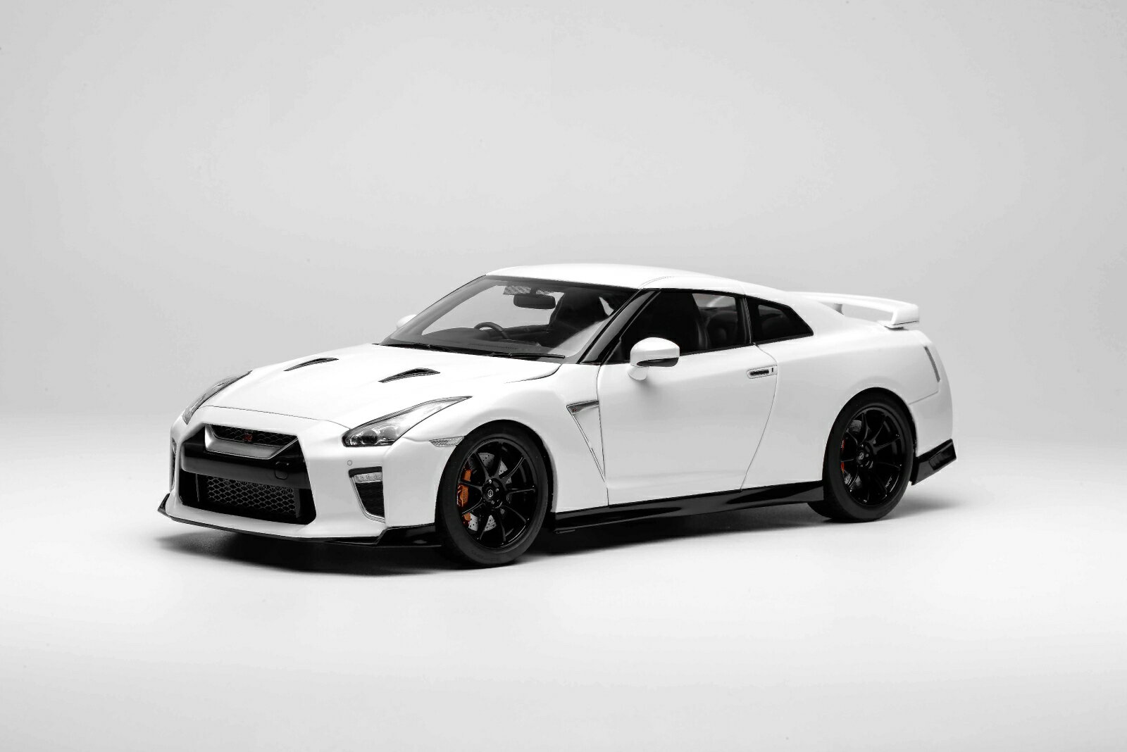 MOTORHELIX 1/18 Nissan GT-R(R35) Track Edition Engineered By NISMO 2020 Brilliant White Pearl 【M83506】 (ミニカー)