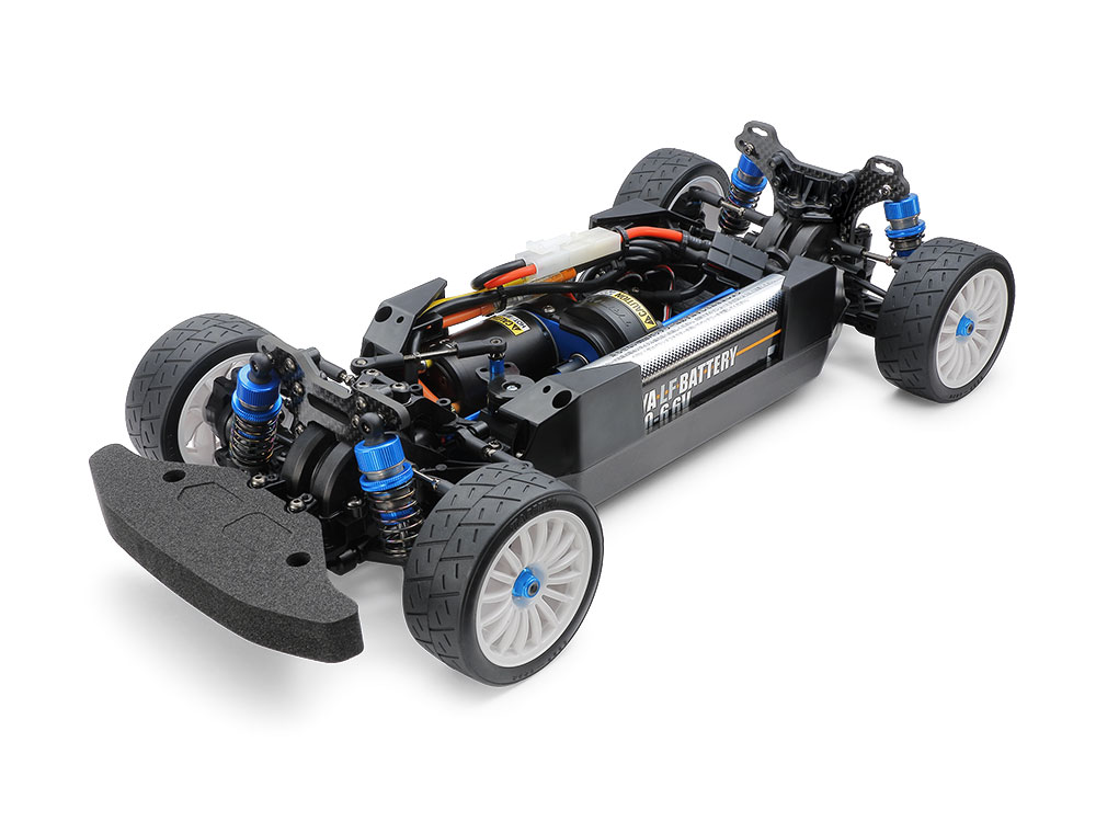 【 オンロード走行を重視したシャフトドライブ4WDシャーシ 】
モーターをフロントミドシップマウントし、車体中央のスパーギヤから前後等長プロペラシャフトを介して動力を伝達。
舗装路での走行をメインとしたセッティングを施した4WDツーリングカーシャーシです。
前後に39Tギヤデフを装備し、さらに40Tギヤも1枚セット。
組み合わせの変更により前後の駆動配分を変えることができます。
加えて、重量物を中央に寄せて搭載し、シャーシ幅をナロー化。
ロワデッキは高剛性のカーボン強化樹脂を使用。
ダブルウィッシュボーン4輪独立サスペンションにはXV-02RS用のアルミ製オイルダンパーを装着しました。

【 主な装備パーツ 】
＜駆動系＞：フルベアリング仕様、前後アルミプロペラシャフト、前後オイル封入式ギヤデフ（39Tを2枚、40Tを1枚セット）、前後ユニバーサルドライブシャフト
＜足まわり＞：前後アルミオイルダンパー（ブルーキャップ・ツーリングカーサイズ）、キャスター角6度のキャスターブロック、ターンバックルアッパーアーム、3.5mm厚カーボンダンパーステー
＜シャーシまわり＞：カーボン強化樹脂製ロワデッキ、アルミサーボマウント、スキッド角を設けたフロントバンパー、ハイトルクサーボセイバー

【 基本スペック 】
●シャーシ長368mm（ボディ等含まず） 
●シャーシ幅180mm 
●ホイールベース257mm 
●フレーム＝カーボン強化樹脂製バスタブタイプ 
●駆動方式=フロントミドシップモーター・シャフトドライブ4WD 
●デフギヤ＝前後ともオイル封入式ギヤデフ 
●ステアリング＝3分割タイロッド式 
●サスペンション＝4輪ダブルウィッシュボーン 
●ダンパー＝アルミシリンダー製オイルダンパー(ブルーキャップ仕様・ツーリングカーサイズ) 
●ギヤレシオ=キット付属の26Tピニオン使用時は7.00 :1 （別売のピニオンと組み合わせて10.71:1〜6.28:1までの13種類のギヤ比が選択可能） 
●スピードコントローラー=ESC仕様（別売）

【 別にお求めいただくもの 】 
●ボディ 
●540タイプモーター 
●RCメカ：2チャンネルプロポセット(送信機、受信機、ESC、ロープロファイルサーボ推奨) 
●走行用バッテリー、充電器 
●送信機用電源

・ホビー系商品についての諸注意
メーカー都合により発売の大幅な延期が発生する可能性がございます。
予約商品についてはメーカーから順次入荷次第の発送となります。メーカー公表の発売日とは異なる場合がございますのでご了承ください。【対象年齢】：