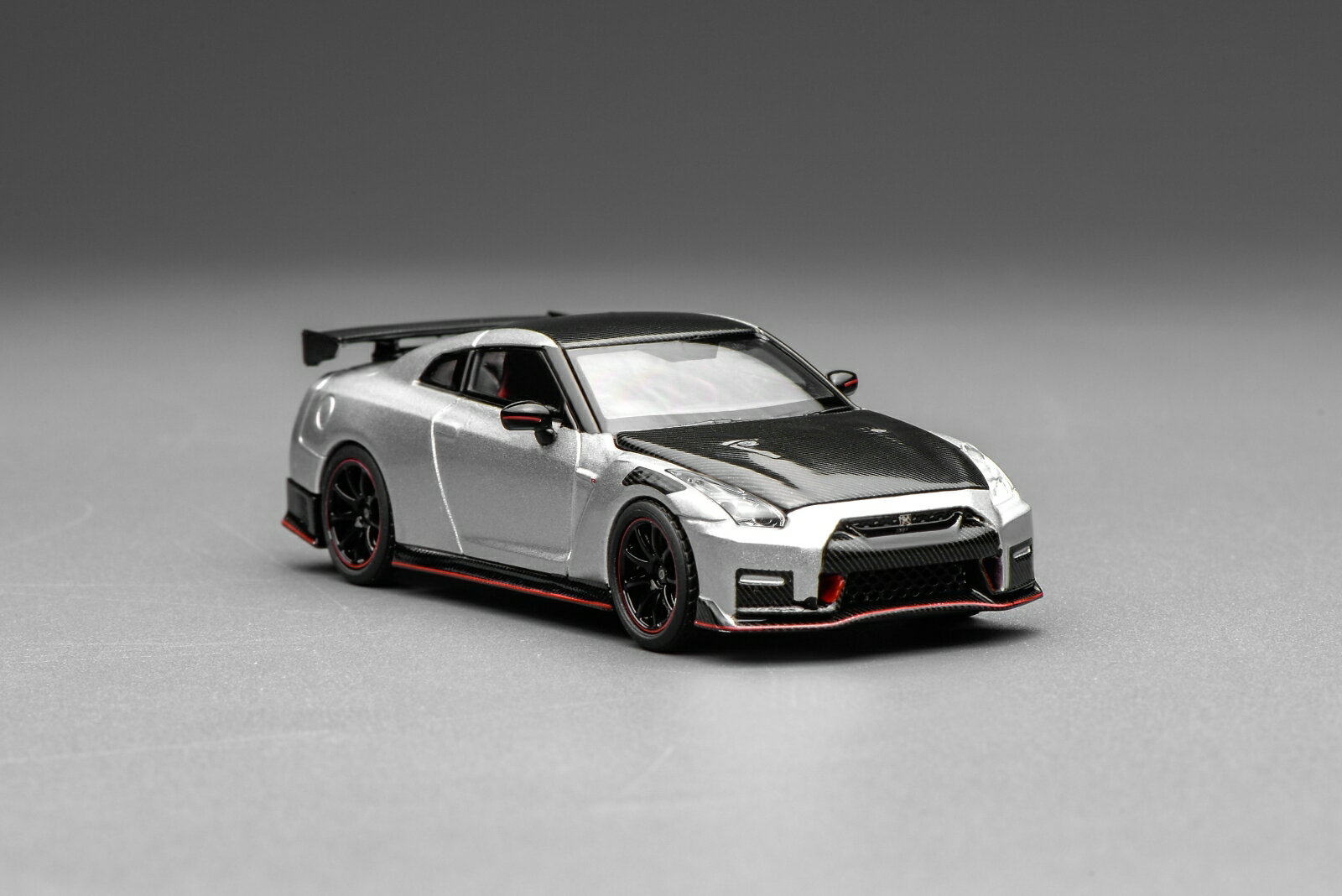 MOTORHELIX 1/64 Nissan GT-R NISMO (R35) Special Edition 2022 Ultimate Metal Silver 【M63523】 (ミニカー)