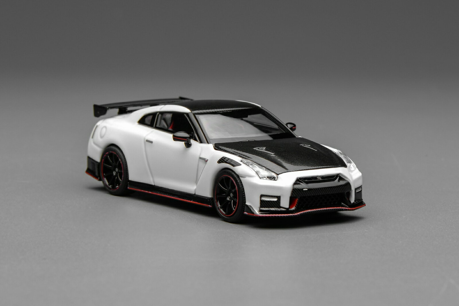 MOTORHELIX 1/64 Nissan GT-R NISMO (R35) Special Edition 2022 Brilliant White Pearl 【M63525】 (ミニカー)
