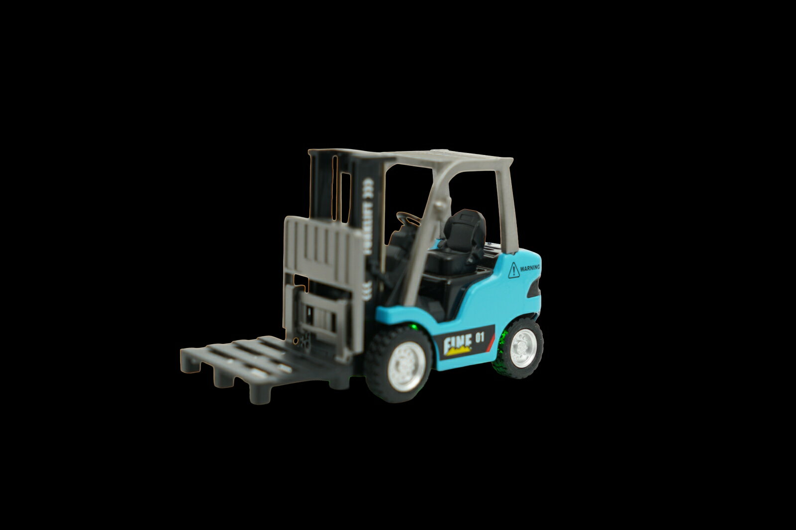 ミニカーR/C G-ACTIONシリーズからフォークリフト登場。ダイキャストボディの重量感。全長は約10cmの手のひらサイズ。リフト昇降可能で物を運べちゃう。