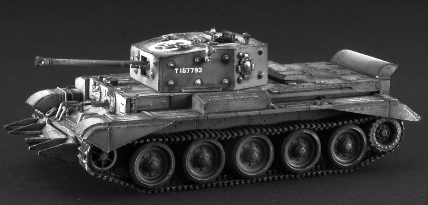 1/56 WW.II イギリス軍 巡航戦車 クロムウェル Mk.IV 【IT25754】 (プラスチックモデルキット)