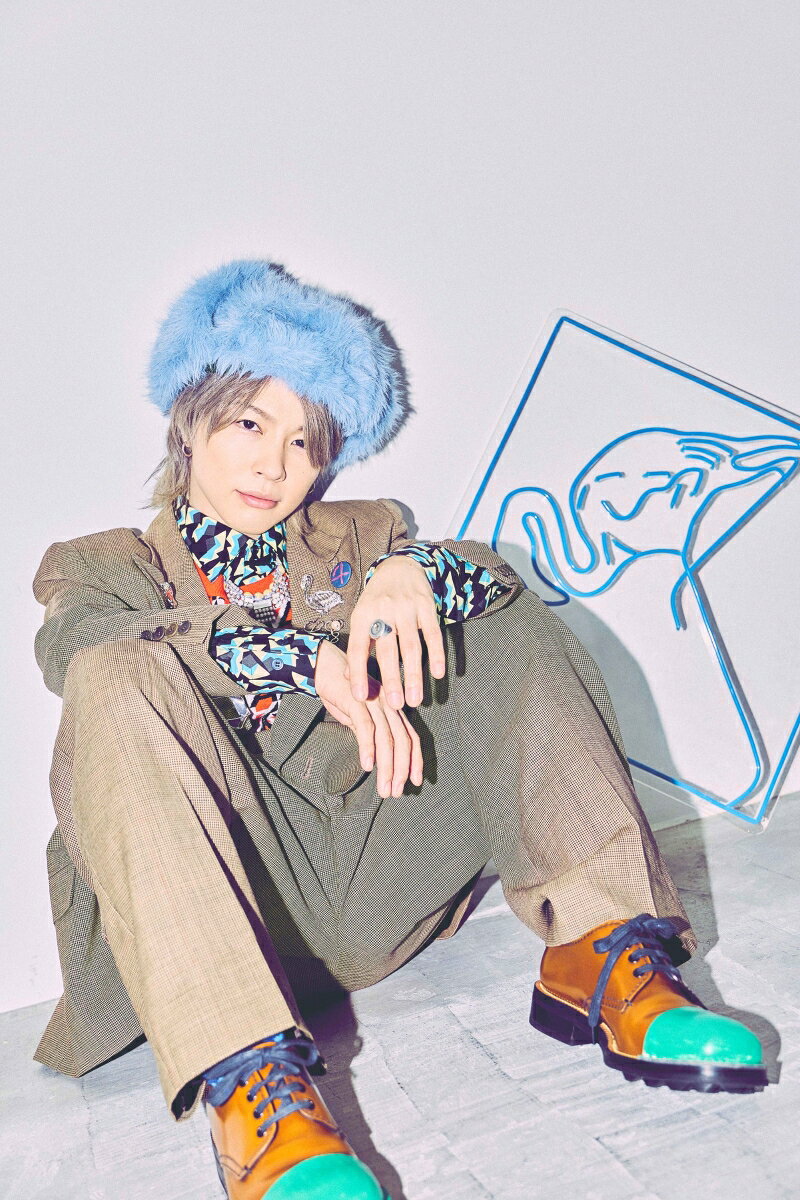 syudou 2nd Album 『UKA』発売決定！

syudouの2nd Album 『UKA』が、2026年11月4日に発売されることが決定いたしました！

シンガーソングライターとして、3年半振りとなるsyudouの2nd Album。
新曲や2023年秋以降にリリースした楽曲を含む全15曲収録予定。
初回限定盤AはBlu-rayとトレカA(全5種のうちランダム1種)、初回限定盤BはオリジナルバッグとトレカB(3種セット)、さらにポスターが付属する豪華版となります！