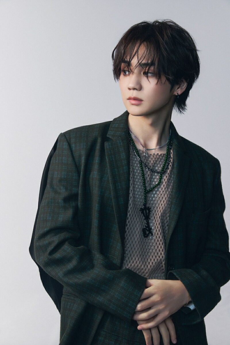 HOKUTO 1stアルバムのCD発売が決定！

これまでリリースされ話題を呼んだ「オパッキャマラド！」「MINE」「Tiger Boy」「ふたりでいようか」「hate you? love you?」といった既配信楽曲を含む、全12曲を収録予定。
多種多様なジャンルを横断し、HOKUTOの新たな魅力と音楽性が存分に堪能できる、記念すべきファースト・フルアルバムです。

また、形態ごとに異なる豪華仕様となっており、初回限定盤Aには、2025年9月8日に開催された『HOKUTO "LOVE PARADOX, LOVE MYSELF" Release Live』第2部公演を収めたBlu-rayが付属。