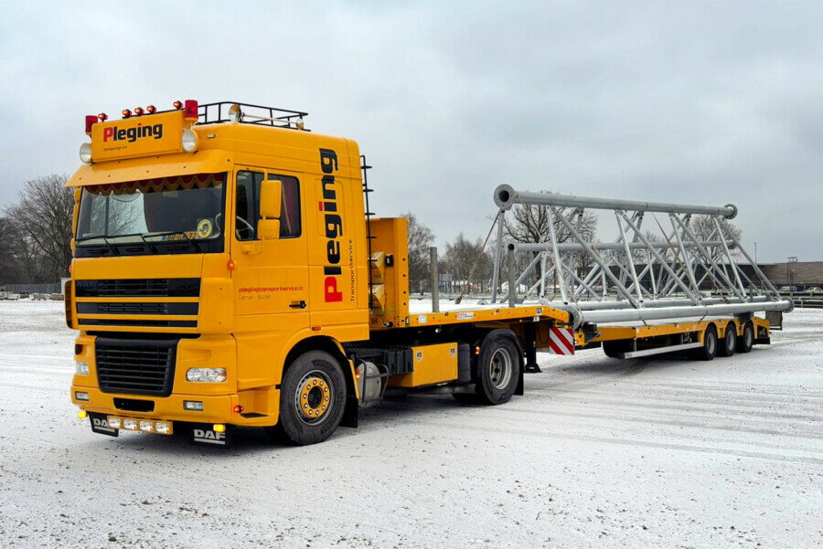 WSI MODELS 1/50 Pleging DAF XF95 SPACE CAB 4X2 SEMI LOW LOADER - 3 AXLE + 20FT CONTAINER 【01-5172】 (ミニカー)