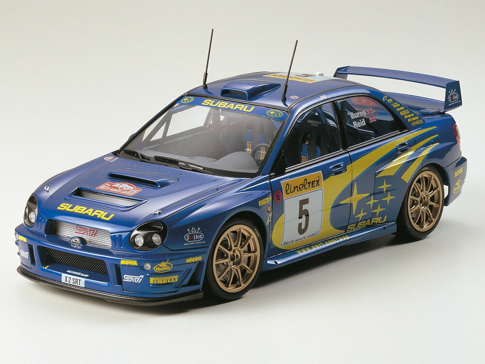 【 スバル インプレッサ WRC 2001について 】
2001年の世界ラリー選手権制覇のためにスバルが送り込んだマシンがインプレッサ WRC 2001です。
ブリスタータイプのオーバーフェンダーを持つ4ドアボディを採用し、水平対向4気筒ターボエンジンを搭載。
スロットルをはじめ、セミ・オートマチックトランスミッション、さらにフロント・センター・リヤのデフなど各部が高度に電子制御化されています。
4人のドライバーの中でR. バーンズは2001年のチャンピオンを獲得したのです。

【 模型要目 】
●スケール1/24、全長183.5mm、全幅75mm。 
●モンテカルロラリーに参戦したターマック仕様をモデル化。 
●迫力あふれるフォルムはもちろん、ロールケージを張り巡らした室内もラリー装備を余すことなく再現。 
●ホイールはゴールド塗装ずみ、リヤランプはクリヤーレッド、サイドウインカーはクリヤーオレンジパーツで、美しい仕上がりが手軽に楽しめます。 
●グリル開口部用のメッシュ付き。 
●R. バーンズ、P. ソルベルグ、M. マルティン車の3種類のスライドマークをセット。

・ホビー系商品についての諸注意
メーカー都合により発売の大幅な延期が発生する可能性がございます。
予約商品についてはメーカーから順次入荷次第の発送となります。メーカー公表の発売日とは異なる場合がございますのでご了承ください。【対象年齢】：【商品サイズ (cm)】(幅×高さ）：7.5×18.4