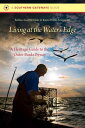 Living at the Water's Edge: A Heritage Guide to the Outer Banks Byway LIVING AT THE WATERS EDGE （Southern Gateways Guides） 