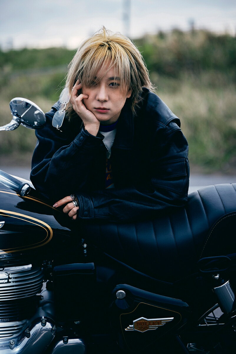 伊澤彩織PHOTO BOOK PLAYer 1