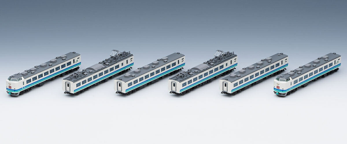 485系は直流、交流50/60Hzの3電源に対応した特急用車両として1968年に登場し、全国の電化区間で活躍しました。
「はくたか」は1997年の北越急行ほくほく線開通とともに運行を開始した特急列車です。
上沼垂色に塗装された一部の車両は、内装のグレードアップ改造を受け客用窓が上下に拡大されました。
上沼垂運転区に配置されたT5編成は全車がグレードアップ車で統一され、「雷鳥」の他にも、北越急行ほくほく線への乗り入れが可能な編成として「はくたか」などに使用されました。

活躍地域
・中部

会社
・JR

製品特徴
●ハイグレード(HG)仕様
●車体色は白をベースに腰部に青と緑の帯をまとった上沼垂色の姿を再現
●上沼垂運転区に所属したT5編成の車番を印刷済み
●Hゴムは黒色で再現
●JRマーク・靴摺り・ドアレールは印刷済み
●印刷済みトレインマークは「はくたか」を装着済み、「雷鳥」を付属
●ATS車上子パーツ付属
●ヘッド・テールライト、トレインマークは常点灯基板装備
●ヘッド・テールライト、トレインマークは電球色LEDによる点灯
●トレインマークはカラープリズムの採用で白色に近い色で点灯
●トイレタンクは取付済み
●フライホイール付動力採用
●新集電システム、黒色車輪採用
●M-13モーター採用
●先頭車運転台側は連結器カバー(角錐型・緑)付きダミーカプラー装備
●各連結面側は配管付きTNカプラー(SP)標準装備

製品内容
●クハ481-1505
●モハ485-1011
●モハ484-1011(M)
●モハ485-1013
●モハ484-1013
●クハ481-1504

付属品
●ランナーパーツ：特急シンボルマーク
●ランナーパーツ：列車無線アンテナなど
●ランナーパーツ：ATS車上子
●ランナーパーツ：電話アンテナ、治具
●パーツ　　　　：トレインマーク
●パーツ　　　　：アンテナ治具

・ホビー系商品についての諸注意
メーカー都合により発売の大幅な延期が発生する可能性がございます。
予約商品についてはメーカーから順次入荷次第の発送となります。メーカー公表の発売日とは異なる場合がございますのでご了承ください。【対象年齢】：15歳以上