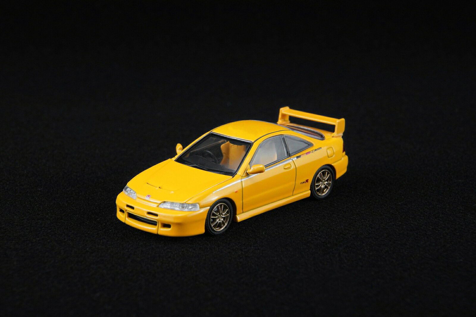 MOTORHELIX 1/64 Honda INTEGRA TYPE R (DC2) MUGEN Phoenix Yellow 【M65210】 (ミニカー)