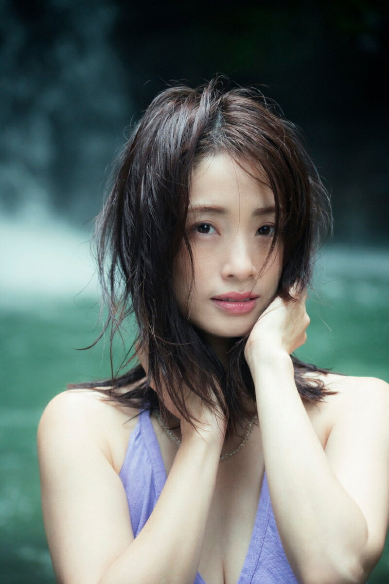 上戸彩写真集 Midday Reverie
