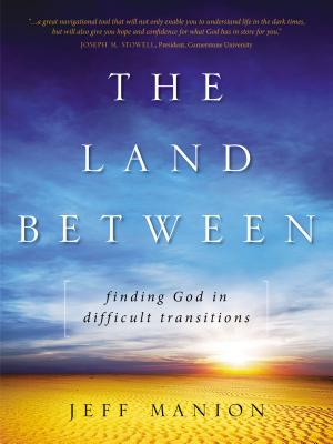 The Land Between: Finding God in Difficult Transitions LAND BETWEEN [ Jeff Manion ]