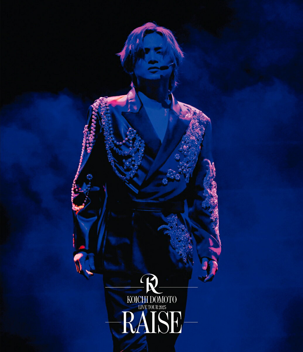 LIVE Blu-ray＆DVD「KOICHI DOMOTO LIVE TOUR 2025 RAISE」2026年9月23日（水）発売が決定した。
限界の、その先へーー

魂を賭けたエンターテインメント『RAISE』の映像化が遂に決定！！
最新アルバム『RAISE』を携え、生バンド、ストリングス、そして 12人のダンサーという圧巻の編成で創り上げた本公演は、“今”の堂本光?が到達したエンターテインメントの集大成。
オープニングを飾る「The beginning of the world」から観る者を?瞬で物語の世界へと引き込み、ミュージカルさながらの演出と壮大なサウンド、そして圧倒的な表現力でステージはドラマティックに展開していく。
＜自分を賭けた all my soul＞
その言葉通り、限界を超え続ける覚悟と、“まだ見ぬ未来を掴む”という強い意志が、全編を通して鮮烈に刻み込まれている。
観客を魅了した圧巻のパフォーマンスは、ライブを超えた“体験”へと昇華していく。
観る者に夢と希望を届け続ける堂本光?の真髄がここにあります。
『RAISE』が切り拓いた新たな世界をあなた自身の目で体感してください。
Blu-ray通常盤は、様々な角度からライブ映像を楽しめるーMulti Camera -5曲に加え、フォトカード3枚を封入。