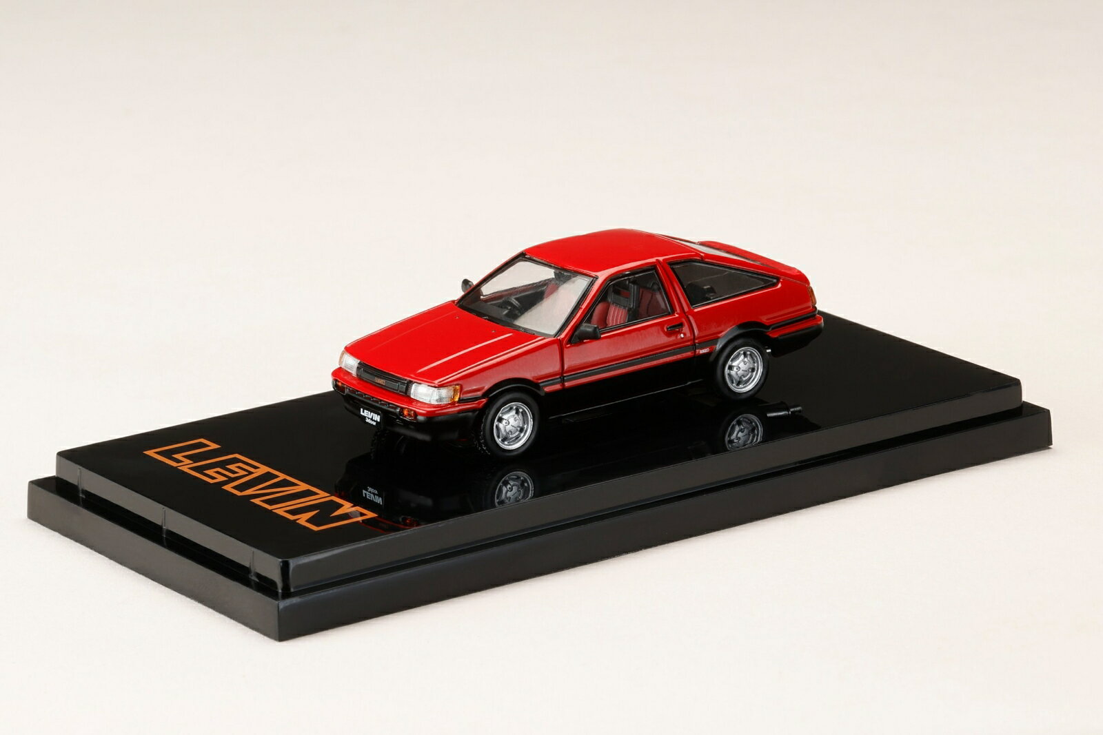 1/64 Toyota COROLLA LEVIN AE86 3 DOOR GT APEX 1983レッド / ブラック 【HJ643037RK】 (ミニカー)