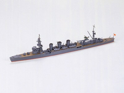 【大正時代に建造された日本軽巡洋艦の典型】
戦艦を海戦の主役とする大艦巨砲主義。この思想に基づき、日本海軍は戦艦8隻と巡洋戦艦8隻を中心とした八・八艦隊と呼ばれる世界最強の艦隊を作る計画をたてました。
この艦隊に加わって主力艦を援護する5500トン級軽巡洋艦球磨型の1番艦として、大正9年に竣工した球磨のプラスチックモデル組み立てキットです。
モデルは昭和14年から15年の姿で再現、丸みのある艦首や直立した3本の煙突、シンプルな艦橋、そして14cm単装砲など大正時代の日本軽巡洋艦の典型と言われるスタイルをあますところなく再現しました。
舷消磁電路や錨鎖など船体のモールドもシャープな仕上がり。
マストなどに手を加えて開戦時の状態に改造するのも興味深いでしょう。

【スペック】
完成時の全長230mm
※写真はキットを組み立て、塗装したものです。【商品サイズ (cm)】(幅）：23