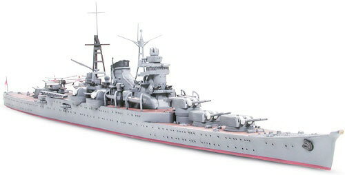 【 重巡洋艦 鈴谷について 】 
15.5cm3連装砲5基を備える軽巡洋艦として竣工、後に主砲を20cm連装砲塔に換装し、重巡洋艦に生まれ変わった日本海軍の最上型巡洋艦。4艦が建造された中で、1番艦の最上、2番艦の三隈に続いて就役したのが鈴谷です。
起工当初から徹底した復元性改善対策が折り込まれた鈴谷には、最上や三隈で問題となった船体軽量化による強度不足の改善を目的として補強工事も加えられ、船体や艦橋構造物、煙突など各部の形状が最上や三隈とは大きく異なりました。
昭和12年10月に竣工し、昭和14年9月に主砲の換装工事を完了した鈴谷は、太平洋戦争開戦とともにマレー上陸作戦やバタビア沖海戦、ミッドウェー海戦などに出撃。
しかし昭和19年10月のレイテ沖海戦において艦載機の攻撃により魚雷が誘爆、サマール島沖に姿を消したのです。

【 模型要目 】
★日本重巡洋艦 鈴谷のプラスチックモデル組み立てキットです。 
★1/700スケール、全長286.5mm、全幅35.3mm。重巡洋艦に改装された直後の姿をモデル化。 
★最上や三隈とは形状の異なる船体断面や艦橋構造物、誘導煙突など、鈴谷特有のスタイルを忠実に再現しました。 
★量感あふれる船体は左右分割式で、舷側部分も立体感あふれる仕上がりです。 
★主砲塔の取付けにはポリキャップを使用し、組立て後も回転可能。 
★12,7cm高角砲や魚雷発射管などの兵装類、メインマストや艦載機用クレーン、そして艦載機などもシャープな仕上がりです。
※写真はキットを組み立て、塗装したものです。【商品サイズ (cm)】(幅×奥行）：28.6×3.5