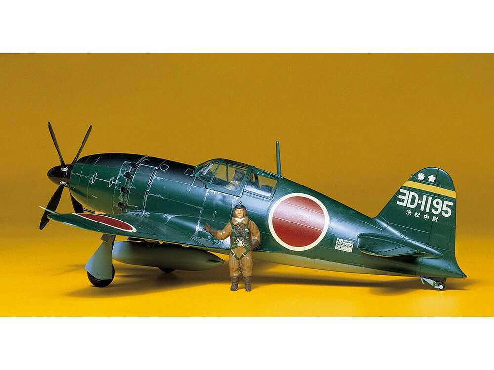 太平洋戦争中、陸上基地の防空用戦闘機として日本海軍が開発。
昭和19年9月から部隊配備が開始され、重武装を活かしてB-29の迎撃に奮戦した雷電21型のプラスチックモデル組み立てキットです。
大直径の大型エンジンを搭載した太い胴体など、日本機ばなれした独特なスタイルを実感豊かにモデル化しました。
主脚と尾輪は飛行状態と着地状態を選んで組み立てられます。
増槽やパイロットの人形2体、そして本土防空に活躍した第302航空隊所属機など3種類のスライドマークをセットしました。

※写真はキットを組み立て、塗装したものです。

・ホビー系商品についての諸注意
メーカー都合により発売の大幅な延期が発生する可能性がございます。
予約商品についてはメーカーから順次入荷次第の発送となります。メーカー公表の発売日とは異なる場合がございますのでご了承ください。【対象年齢】：【商品サイズ (cm)】(幅）：20.2