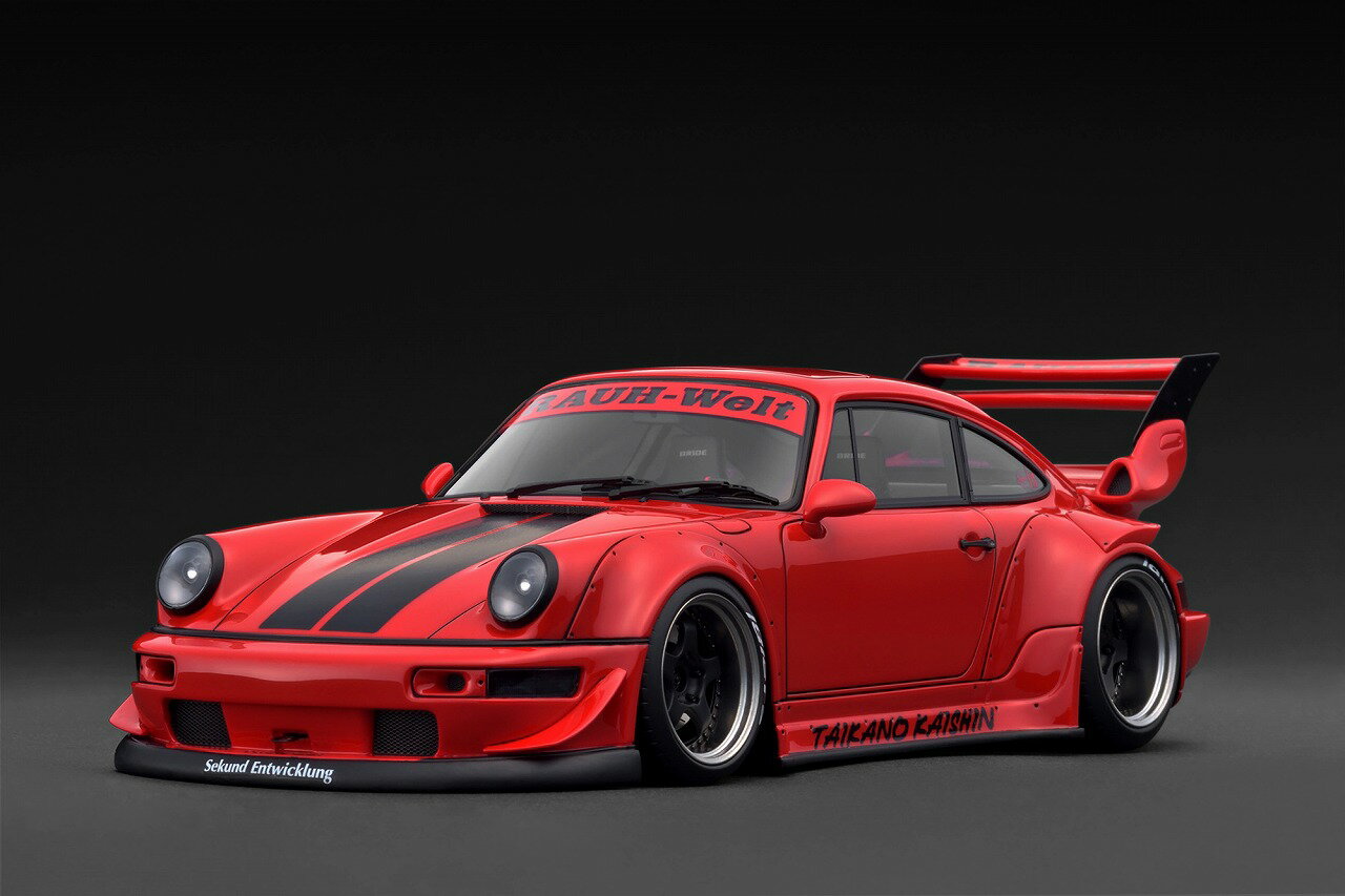 モデルの見所＞＞
「RWB 964」を1/18スケールレジンモデルで再現。ボディカラー：レッド。
WORK S1タイプ18インチホイール(ポリッシュ＆ガンメタリック）にローダウン仕様。
ワイドフェンダー、2段タイプのリヤウィング、フロントリップスポイラー、フロントバンパーにカナード、ボンネットにストライプ、フロントウィンドウ上部とリヤウィングにRWBロゴ、サイドステップに専用ロゴ、バケットシート、専用ステアリング、2本出しマフラーを装着。

※画像は試作品です。
※メーカー都合により大幅な発売延期や発売中止が発生する場合がございます。予めご了承ください。

・ホビー系商品についての諸注意
メーカー都合により発売の大幅な延期が発生する可能性がございます。
予約商品についてはメーカーから順次入荷次第の発送となります。メーカー公表の発売日とは異なる場合がございますのでご了承ください。【対象年齢】：