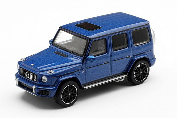 1/64スケールで新旧スポーツカーやレーシングカーを精密にモデル化しているMINI GTの新作として、「メルセデス AMG G 63」が新金型にて登場。最先端の快適装備、高出力エンジンを組み合わせたラグジュアリーSUV。
元々のゲレンデヴァーゲン(G-Class)の特徴的で角ばったデザインを受け継いでいます。
ボディカラーはダークブルーメタリック。

パッケージサイズ: 約 W100 x D45 x H35 (mm) 
素材:ダイキャスト

Prototype Sample-Approval Pending　版権元監修中、写真はサンプルのため実際の商品と異なる場合がございます。

※こちらの商品には「チェイスカー（限定色）」が封入されている場合がございます。商品はランダムにお届けするためカラーはお選びいただけません。
※本案内に記載のパッケージサイズや素材は予告なく変更される場合がございます。予めご了承ください。
※メーカー都合により大幅な発売延期や発売中止が発生する場合がございます。予めご了承ください。

・ホビー系商品についての諸注意
メーカー都合により発売の大幅な延期が発生する可能性がございます。
予約商品についてはメーカーから順次入荷次第の発送となります。メーカー公表の発売日とは異なる場合がございますのでご了承ください。【対象年齢】：