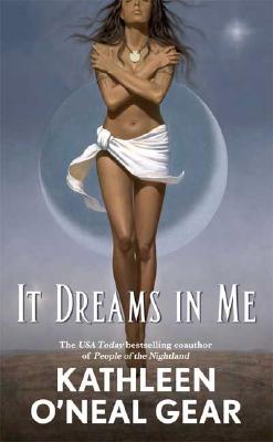 It Dreams in Me IT DREAMS IN ME （Black Falcon Trilogy） [ Kathleen O'Neal Gear ]