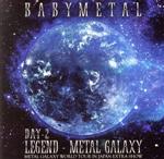 BABYMETAL販売会社/発売会社：（株）トイズファクトリー発売年月日：2020/09/09JAN：4988061867182BABYMETALが、2020年1月25日・26日に幕張メッセ国際展示場で行ったワールドツアー日本公演の追加公演となったワンマンライブ“METAL GALAXY WORLD TOUR IN JAPAN EXTRA SHOW LEGEND -METAL GALAXY”の模様を収録！全日ソールドアウトし、2日間で約5万人（各日約25,000人)を収容する会場で、期待と熱気に溢れた観客を前に「METAL GALAXY WOULD TOUR」（13ヵ国44公演、約25万人動員）の集大成となる世界基準の熱狂パフォーマンスを全24曲披露。本公演を通しては、CD2枚組からなる3rdアルバム『METAL GALAXY』のテーマでもある“メタルの銀河の旅”をイメージし、1月25日(土)のDAY-1は“光の世界”、1月26日（日）のDAY-2は“闇の世界”をテーマに、2日間の公演中で同じ曲を演奏しない、セットリストに被り曲が無い形でアルバムを再現するという新たな挑戦に臨んだライブを収録。本作は、2日目の模様を収録。 (C)RS