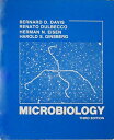 Microbiology [ハードカバー] Bernard D Davis