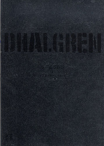 著者サミュエル・R・ディレイニー(著) 大久保譲(訳)出版社国書刊行会発売日2011年06月ISBN9784336047410ページ数477Pキーワードだーるぐれん1みらいのぶんがく ダールグレン1ミライノブンガク でいれ−に さみゆえる R． デイレ−ニ サミユエル R． BF11363E9784336047410内容紹介都市ベローナに何が起きたのか—多くの人々が逃げ出し、廃墟となった世界を跋扈する異形の集団。二つの月。永遠に続く夜と霧。毎日ランダムに変化する新聞の日付。そこに現れた青年は、自分の名前も街を訪れた目的も思い出せない。やがて“キッド”とよばれる彼は男女を問わず愛を交わし、詩を書きながら、迷宮都市をさまよいつづける…奔放なイマジネーションが織りなす架空の都市空間を舞台に、性と暴力の魅惑を鮮烈に謳い上げ、人種・ジェンダーのカテゴリーを侵犯していく強靱なフィクションの力。過剰にして凶暴な文体、緻密にして錯乱した構成、ジョイスに比すべき大胆な言語実験を駆使した、天才ディレイニーの代表作にしてアメリカSF最大の問題作。※本データはこの商品が発売された時点の情報です。