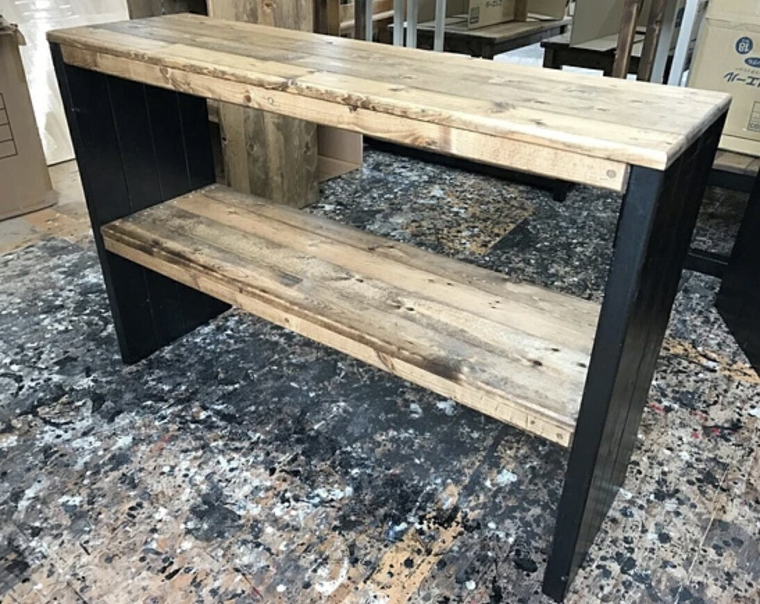 天然木を使用して、1点1点すべて「ハンドメイド」で製作しています。 また完成品をお届け致しますので、梱包を開封して頂ければそのままお使い頂けます。 （手間のかかる組み立てが一切いりません） 合板、化粧板には出すことができない、天然木独特の風...