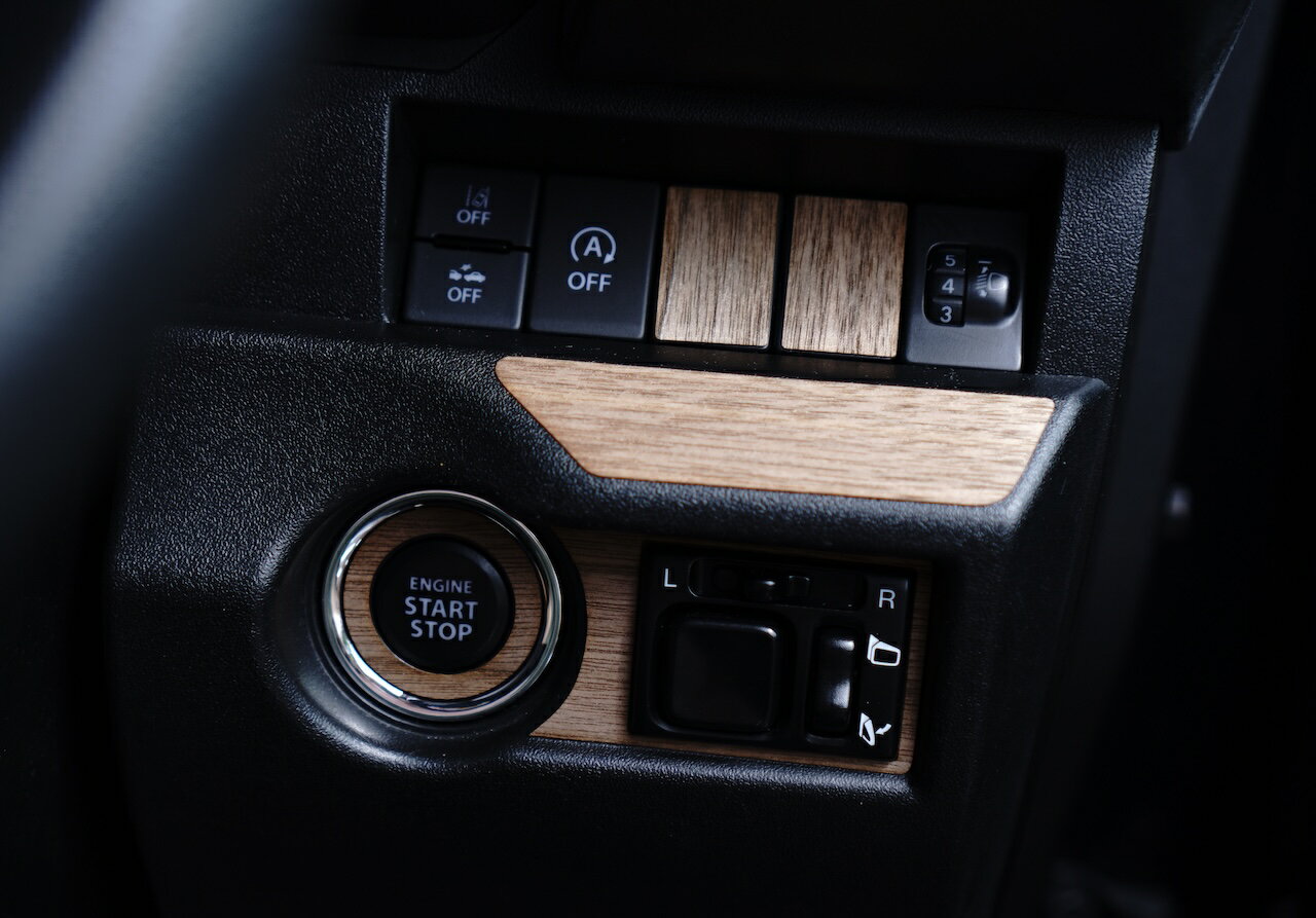 ジムニー JB64 JB74 リアルウッド ウォールナットシール エンジンスタート/ドアミラースイッチ 天然木 突板 LIF インパネ 木目 ステッカー