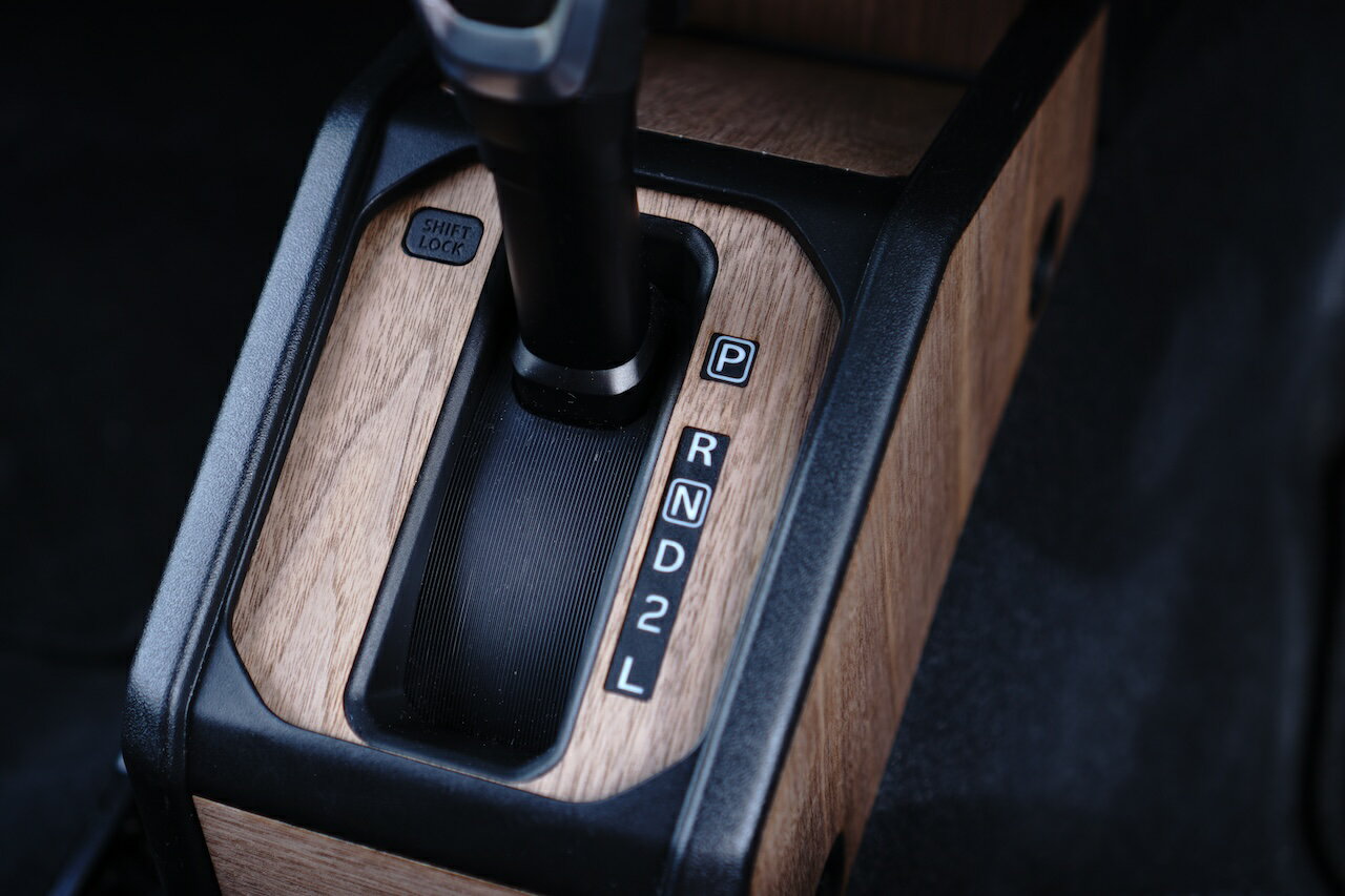 ジムニー JB64 JB74 リアルウッド ウォールナットシール ATシフトパネル 天然木 突板 LIF インパネ 木目 ステッカー