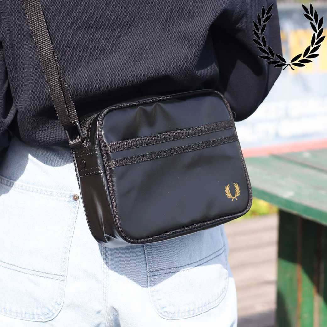 楽天市場】fred perry フレッドペリー サコッシュ ショルダーバッグの通販
