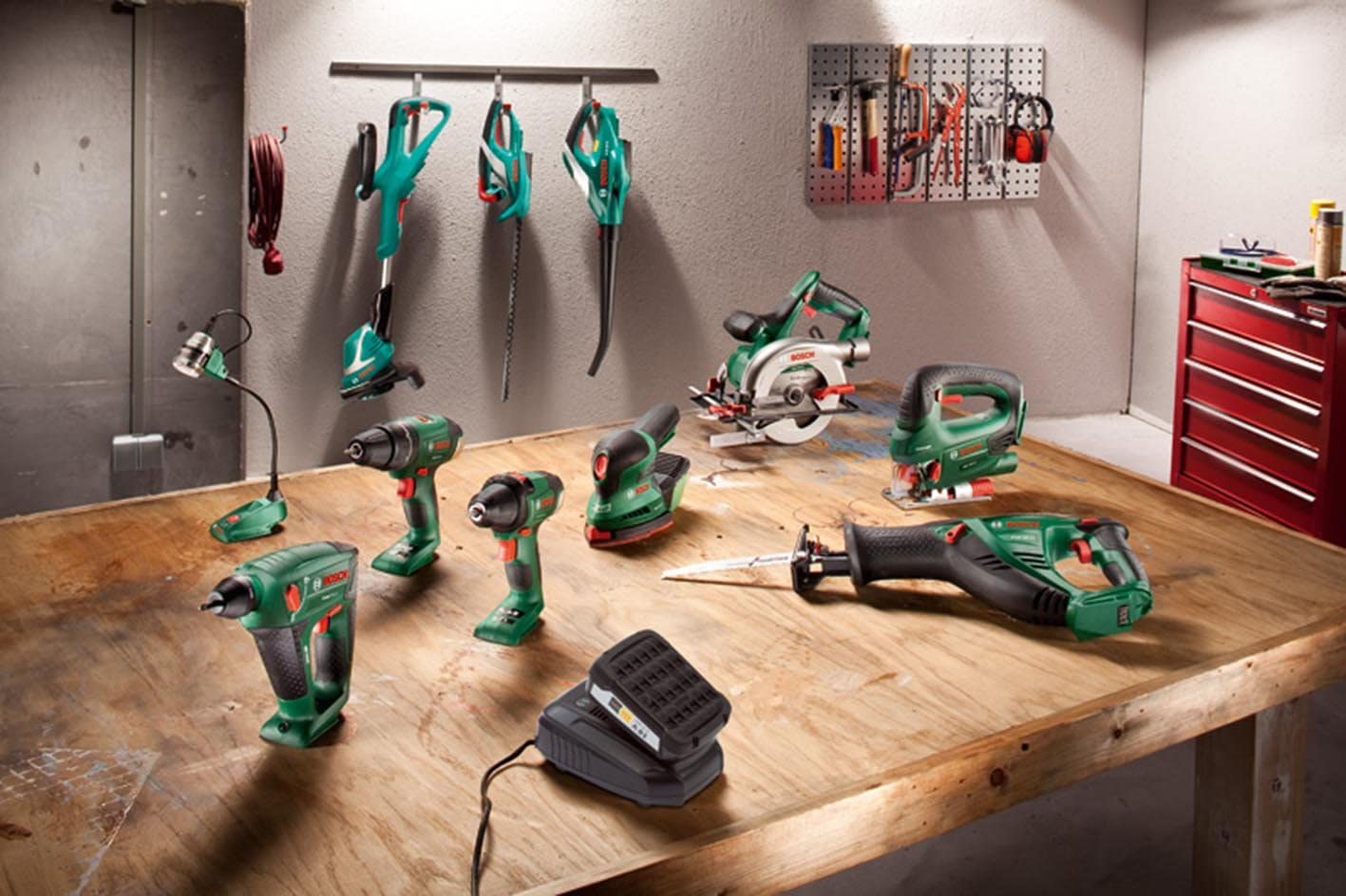 �ڸ������ȥ��ۥܥå��� (Bosch) DIY�� 18V2.5Ah������।����Хåƥ꡼ A1825LIG