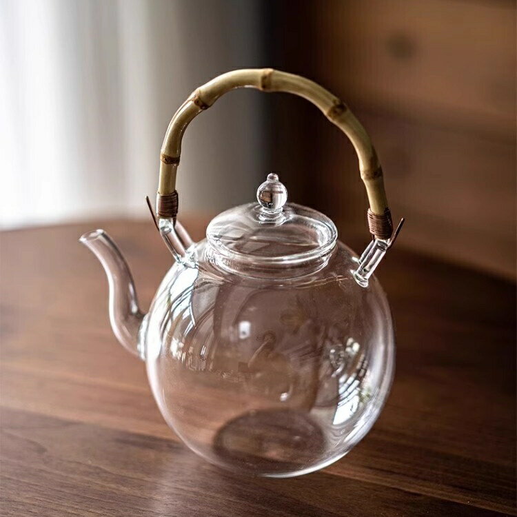 竹製ハンドル ガラスポット (900ml) □□ DR1 SevenLy ガラス バンブー 急須 ガラス急須 ティーポット ガラスケトル 直火 直火対応 ポット クリア 耐熱 耐熱ガラス ケトル 竹の持ち手 紅茶 茶葉 まんまる ヤカン やかん おしゃれ ガラスティーポット 紅茶ポット（100）