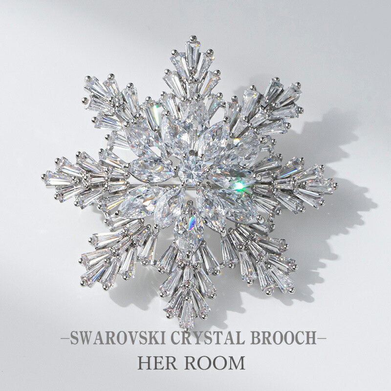 雪の華 ブローチ カジュアル クリスマス 煌めく スワロフスキーブローチ レディース コサージュ パーティー キラキラ 18K アクセサリー 結婚式 大人 シンプル 華やか フォーマル 入学式 エレガント 卒業式 卒園式 発表会 お呼ばれ 女性 彼女 誕生日 記念日 ギフト プレゼント
