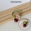 ピンクフラワーヘアクリップ ファブリック × ビーズ 秋祭り × 田園コーデ おでかけ散歩 × カフェ女子会 しっかり留まるスリムカーブ 大人の温かみ自然風 秋アクセ 髪留め ヘアアクセサリー