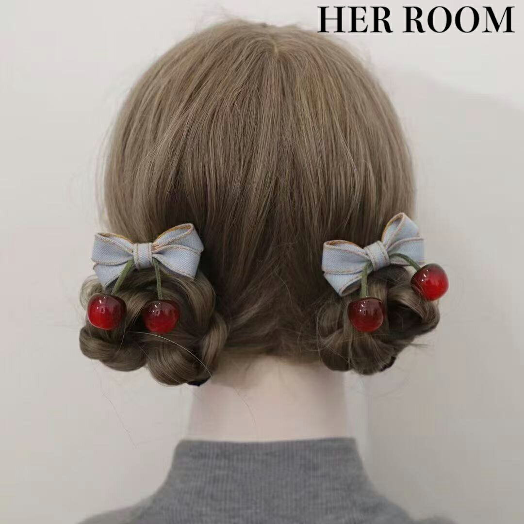 ヴィンテージチェリーヘアクリップ ライトブルーリボンのノスタルジー 透明感赤チェリーの食べたい可愛さ レトロ細工の愛情 20 代レディース デートアクセ サマー...