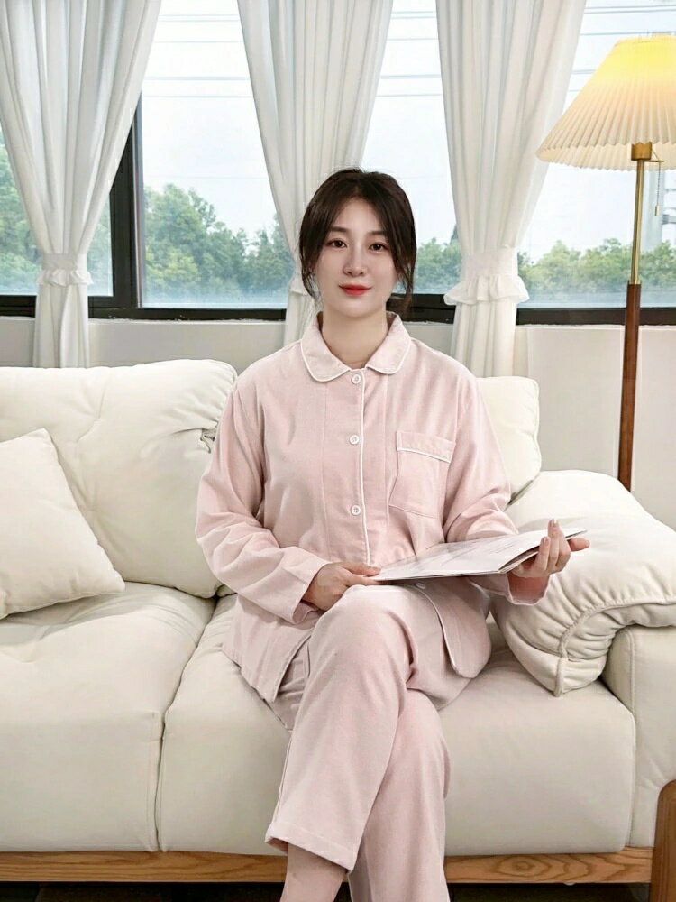 【トップス】 ●前開き ●綿100％(ビエラ起毛) 【パンツ】 ●ウエスト：総ゴム、ゴム取替え口有り ●後ろ：右ポケット ●本体：綿100％(ビエラ起毛)、リブ部：ポリエステル60％、綿35％、ポリウレタン5％(スパンテレコ) 【セット共通内容】 ●中国製 ※柄の出方が多少異なることがあります。こちらの商品は素材の特性上、型崩れや縮みをふせぐため、洗濯後は縦横に形をととのえて吊り干しをしてください。タンブル乾燥はお避けください。 ※ご家庭で洗濯ができます。洗濯機で洗っても大丈夫です。 パジャマ レディース 母の日 ギフト かわいい 前開き 綿100％ 長袖 秋 春 スムース テーラー パジャマ ルームウェア 可愛い 入院 シャツパジャマ 新生活 プレゼント おしゃれ M L LL ルームサプリ