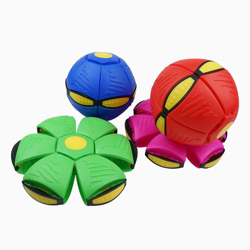 【 素材】ペット用おもちゃの空飛ぶ丸いボールはABS素材と柔らかいゴム素材で作られており、安全で耐久性があり、破損しにくく、ペットが遊ぶのに非常に適しています。 【インタラクティブおもちゃ】子供も大人もこの楽しくて素晴らしい飛行ボールおもちゃを気に入るはずです。 数秒後、円盤の形が飛び出して空中でボールに変わり、空飛ぶ円盤は自動的にボールに戻り、友達は魔法のボールのおもちゃをキャッチすることができました。 【多様な遊び方】2つの形を自由に切り替えられ、黄色い丸を手のひらで押して上下に直接貼り付けると、かっこいい円盤おもちゃが完成します。 押すとただのボールではなくUFOボールになり、サッカーボールやサンドバッグとしても使えます。 【いつでもどこでも遊べる】このおもちゃは屋内や屋外で遊ぶだけでなく、さまざまな場面での使用にも非常に適しています。 多用途なデザインで、ロングキャッチゲームのフライとして、またはインタラクティブな遊びのボールとして使用できます。 ?
